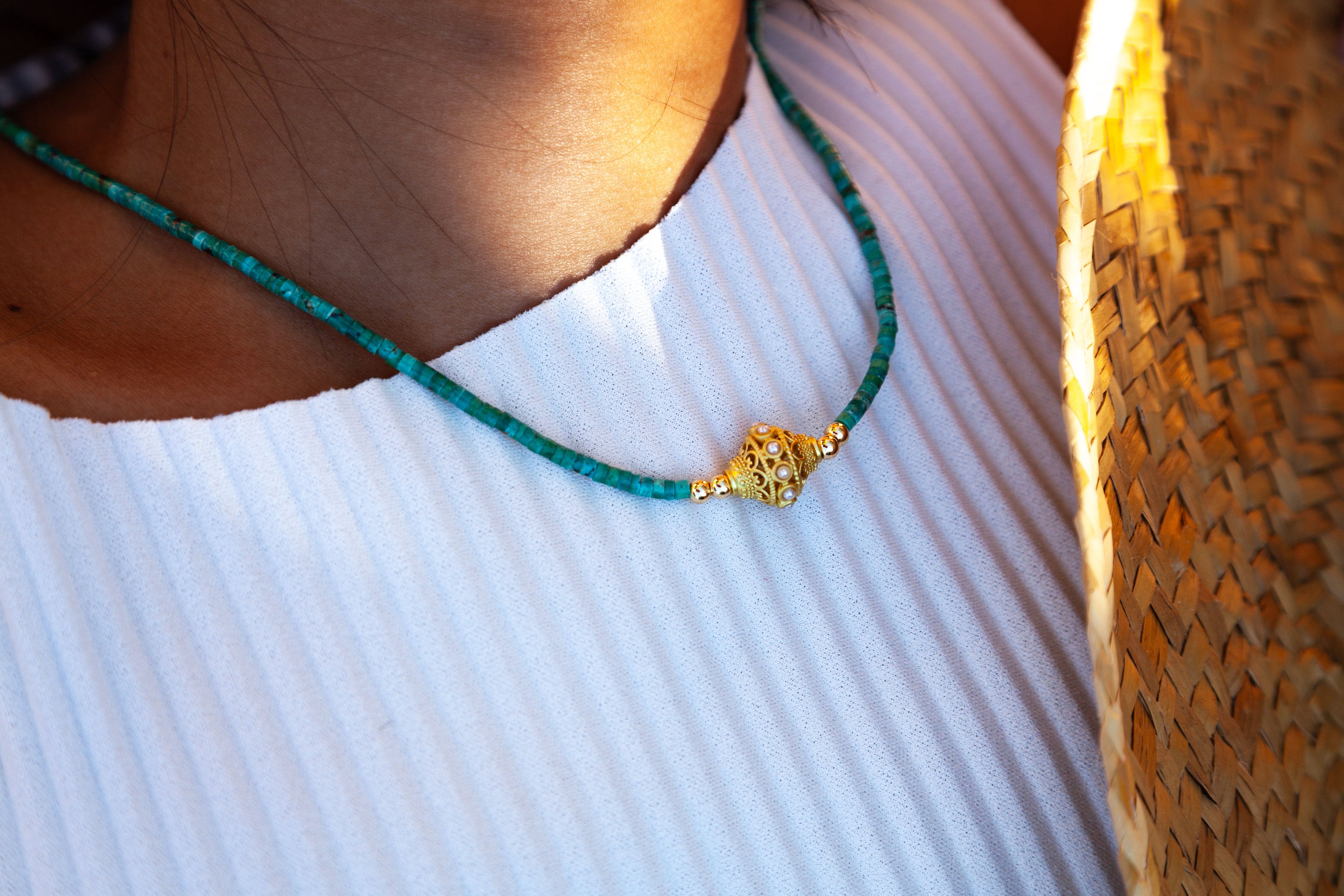 Collier orti porté